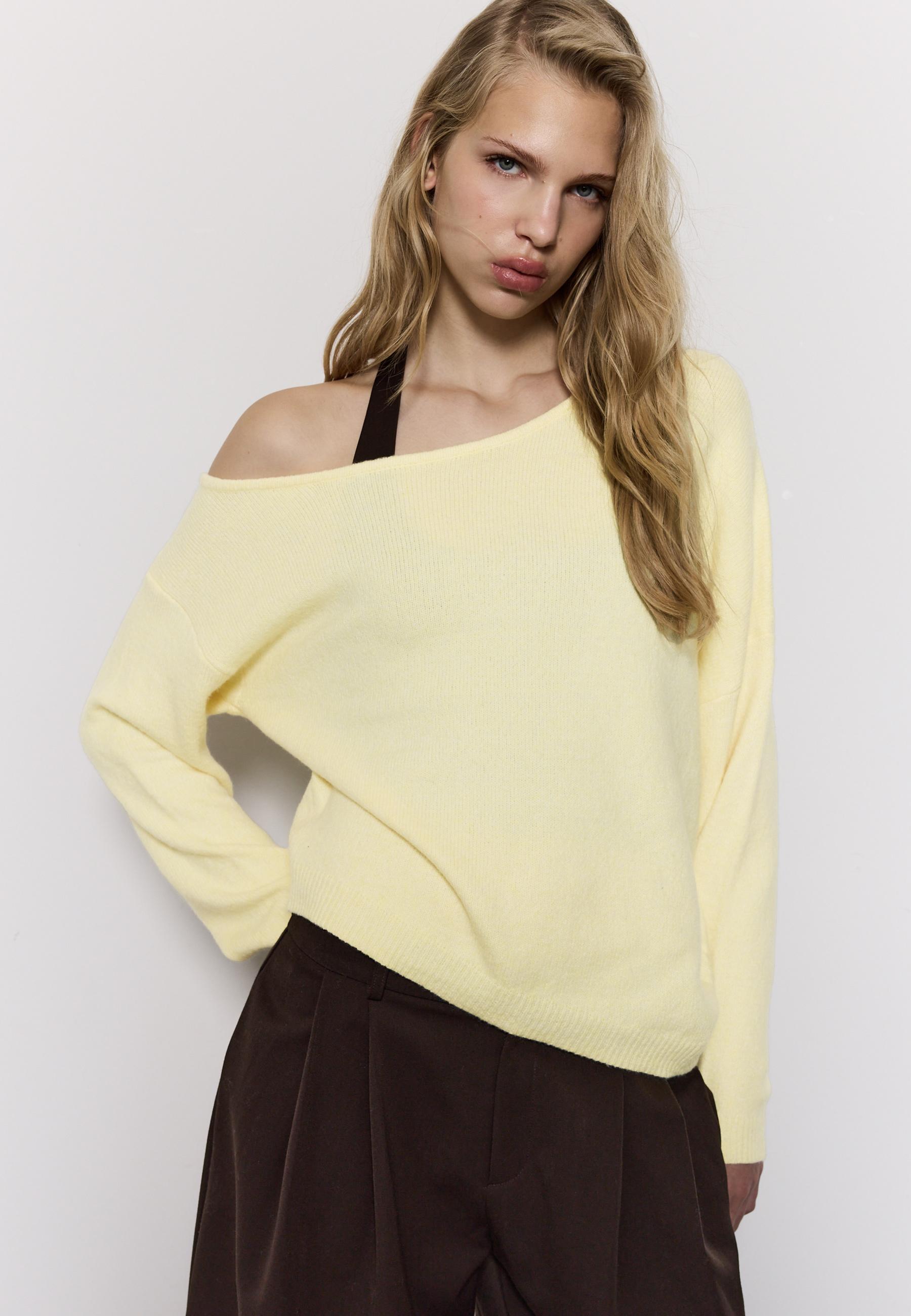 Asymmetric knit sweater — Pastel yellow