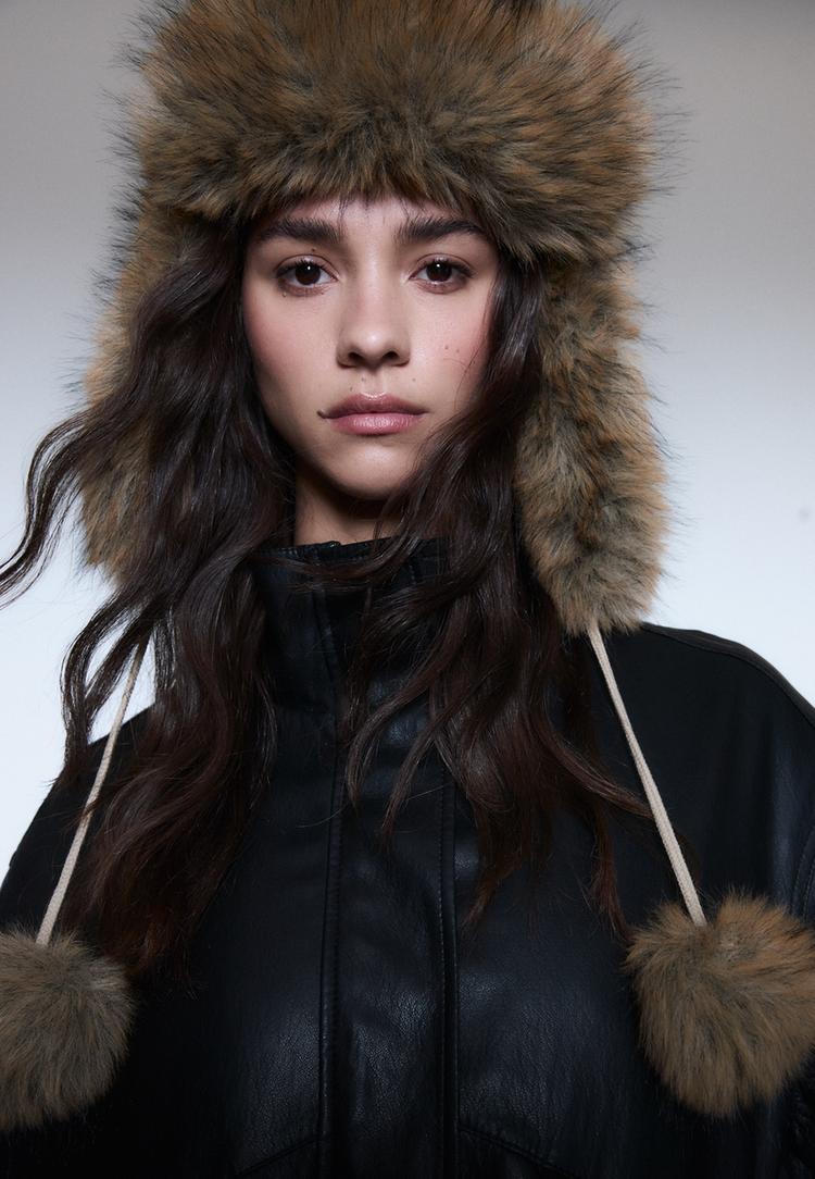 gorro aviador pompones efecto pelo