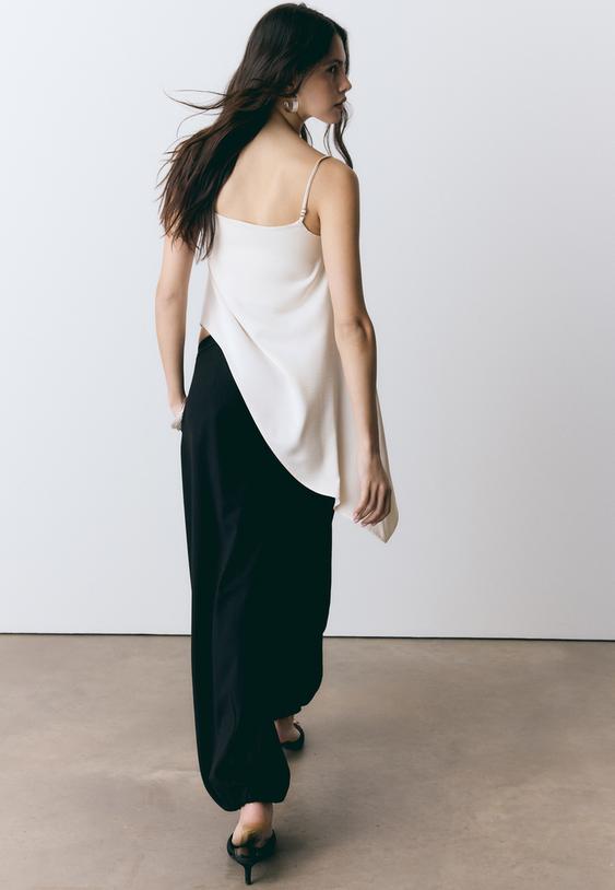 Сатиниран Топ С Асиметричен Подгъв