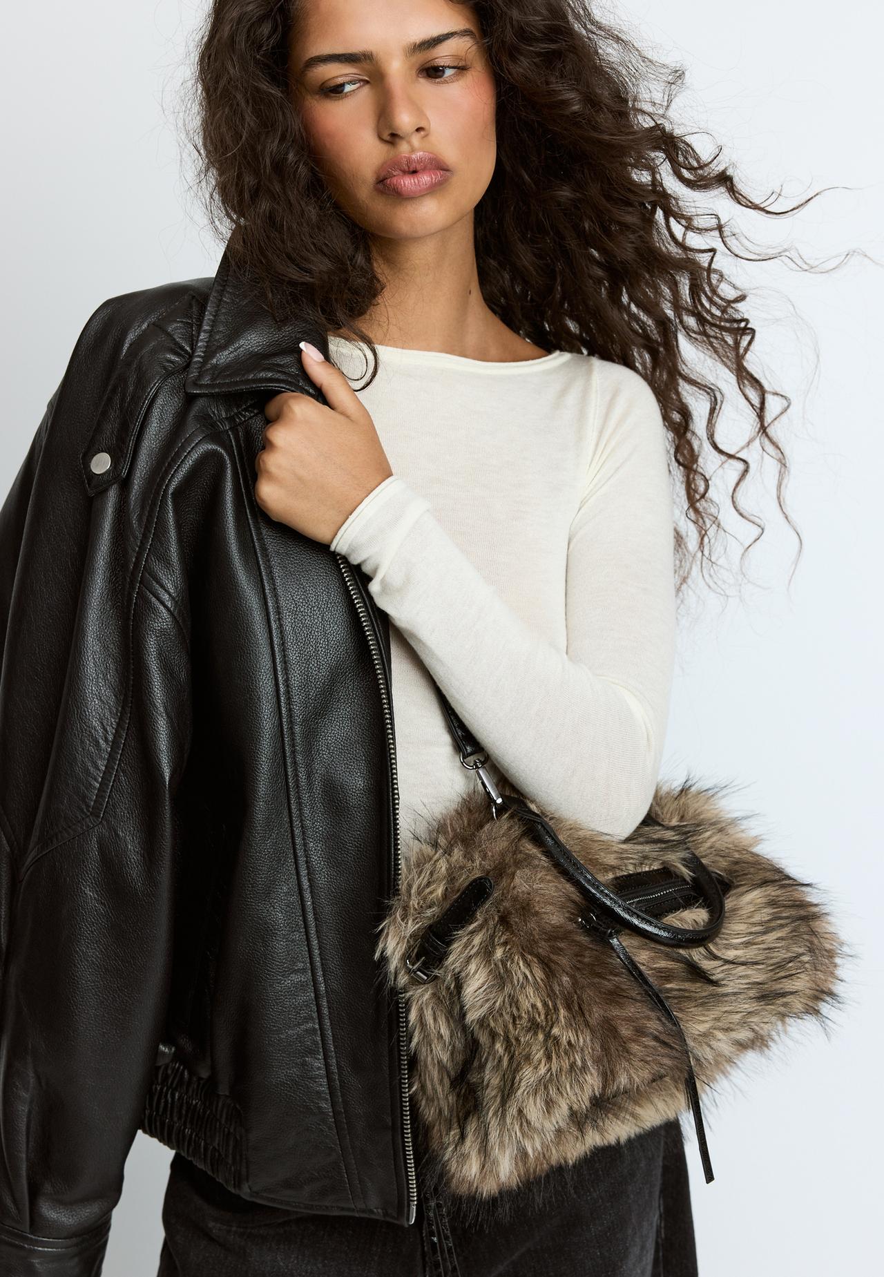 City crossbody bag with faux fur — Brown