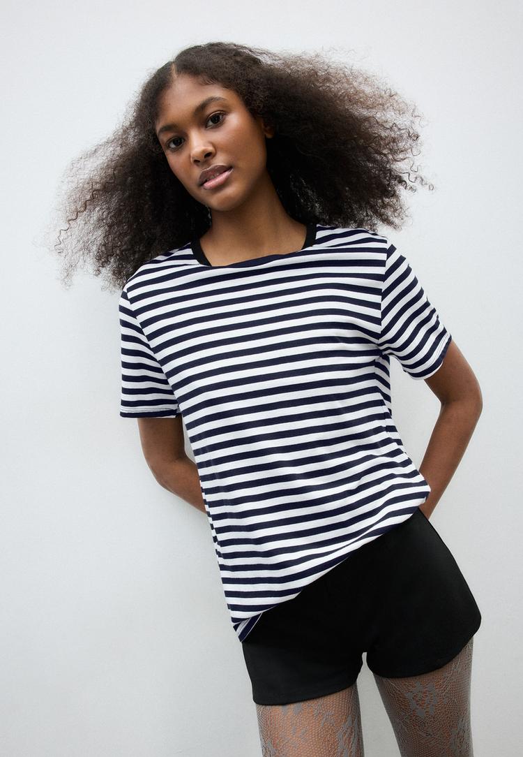 basic regular fit striped round neck tshirt