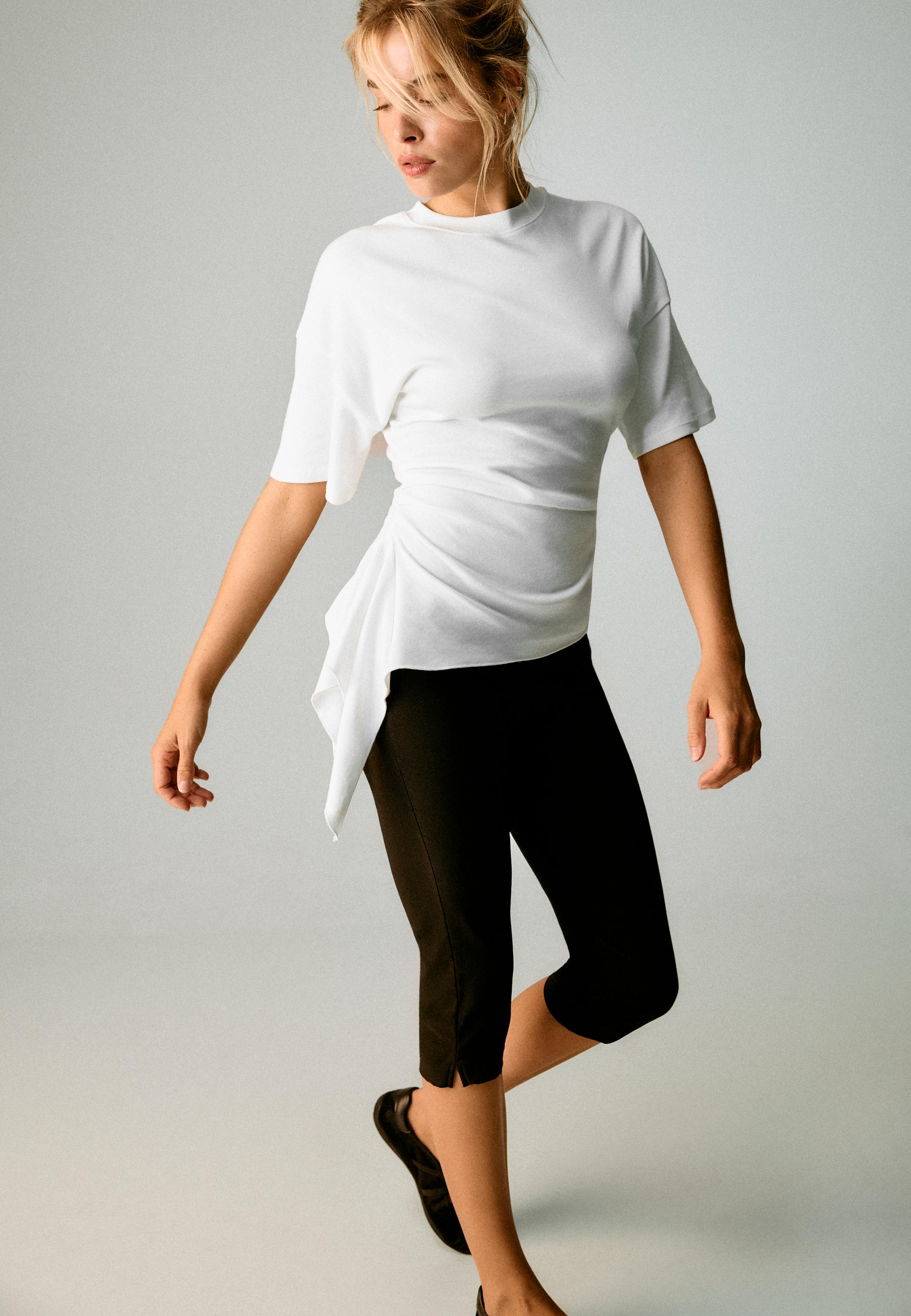 Asymmetric short sleeve T-shirt - Women's fashion | Stradivarius