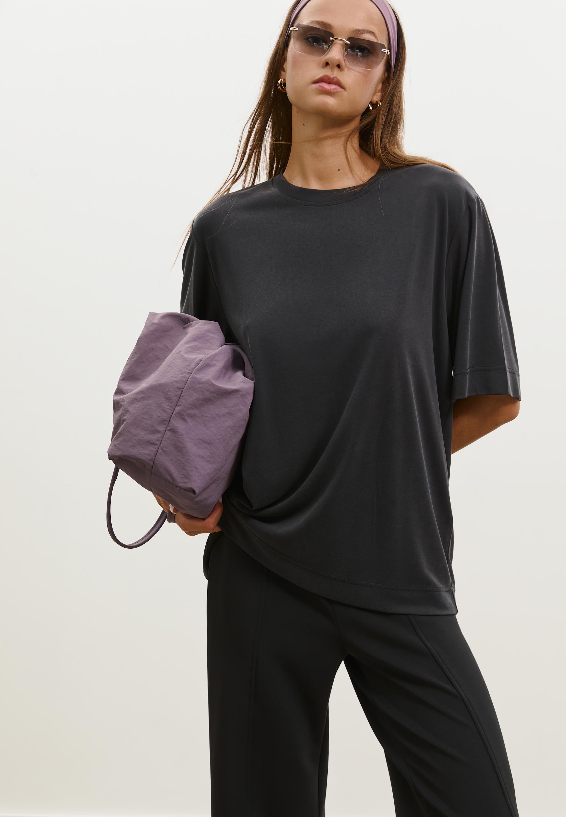 Soft-touch oversize turtleneck — Black