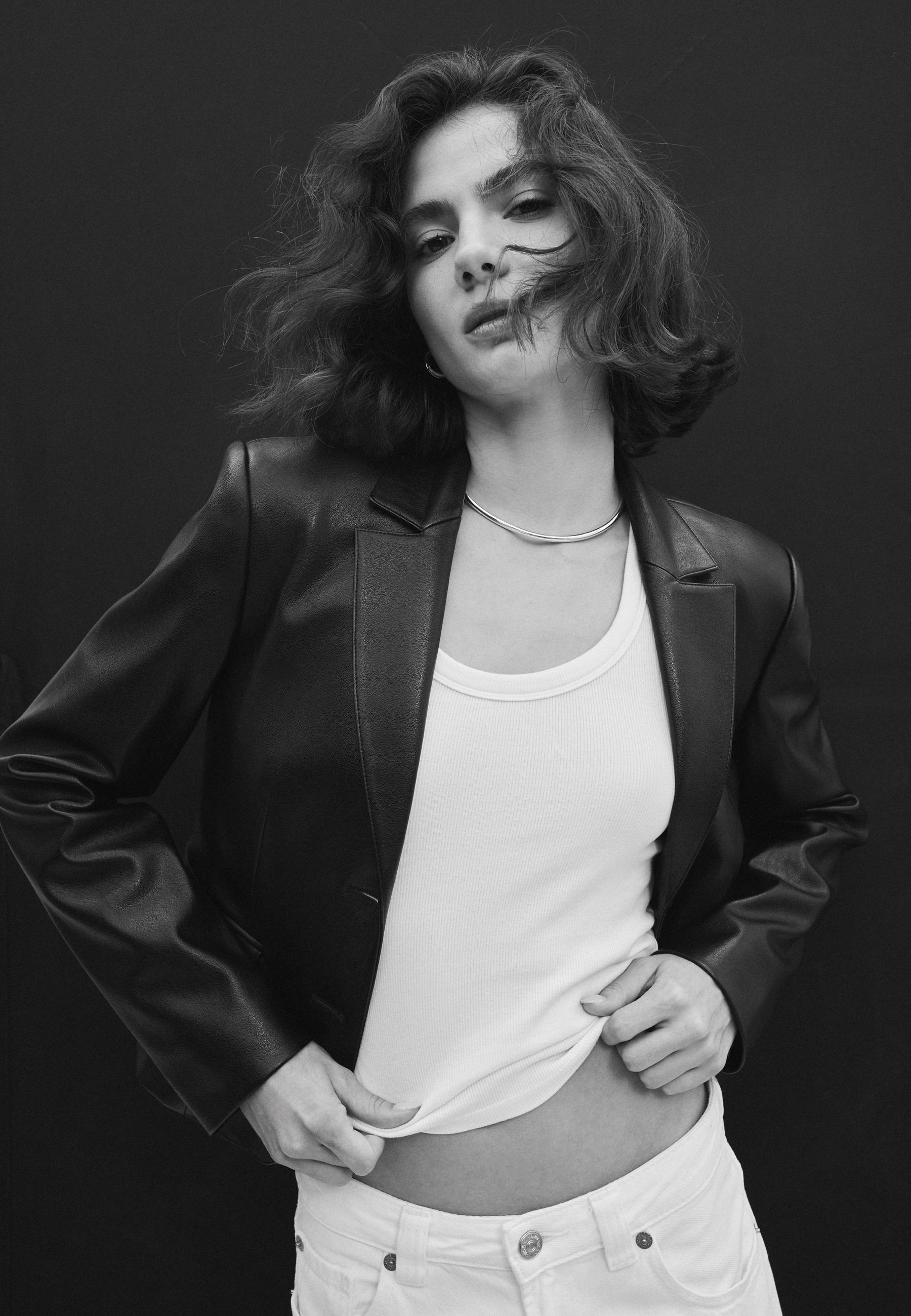 Short fitted leather effect blazer — Black