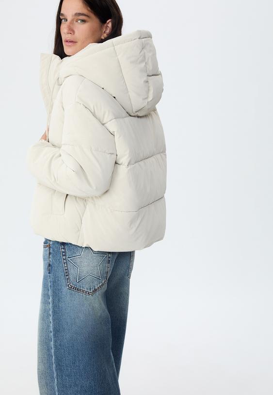 gesteppte-jacke-mit-kapuze