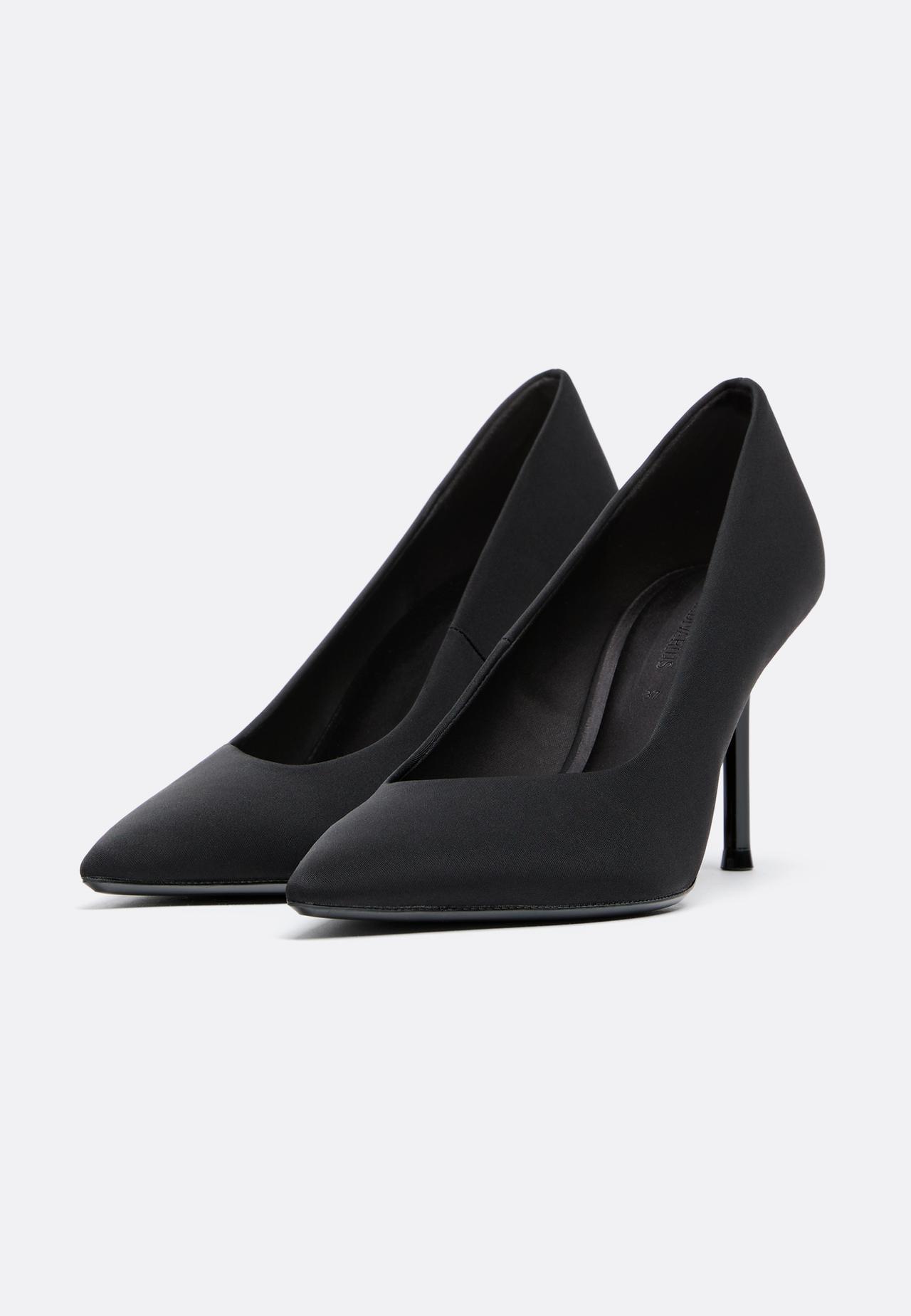 Basic heeled shoes — BLACK