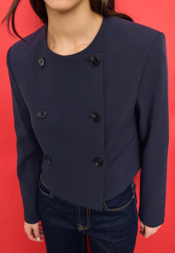 americana corta cuello redondo