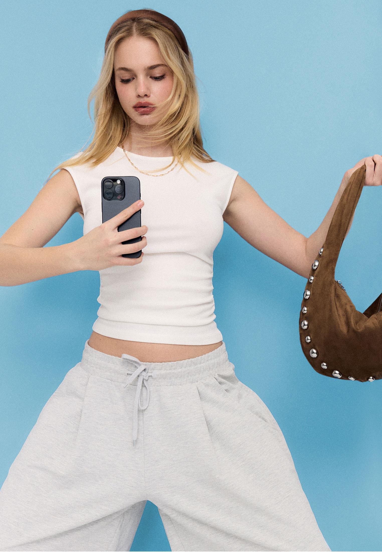 Basic fitted büzgülü t-shirt - Görsel 2