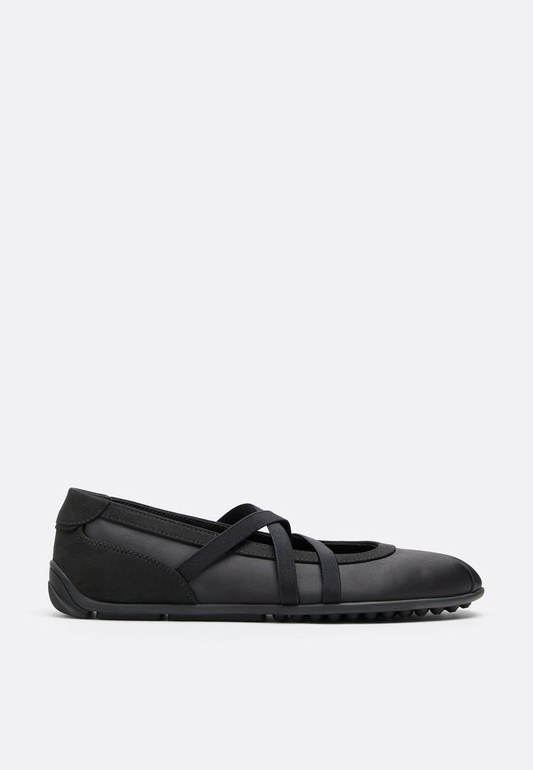 Stradivarius Sneaker-ballerina's met gekruiste bandjes  Zwart 35