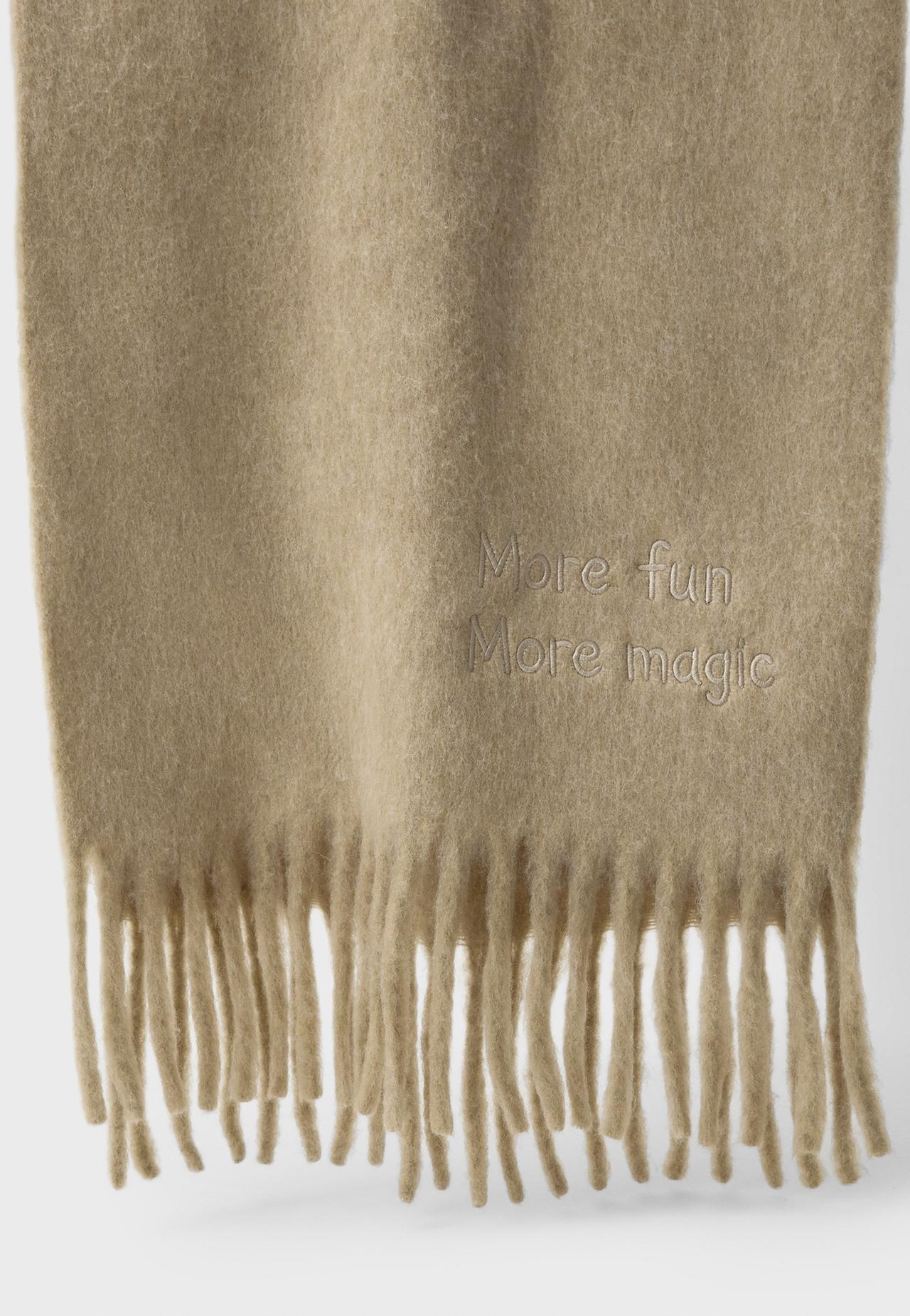 Slogan scarf — Stone