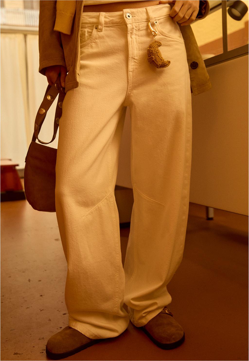 D82 Balloon fit barrel jeans