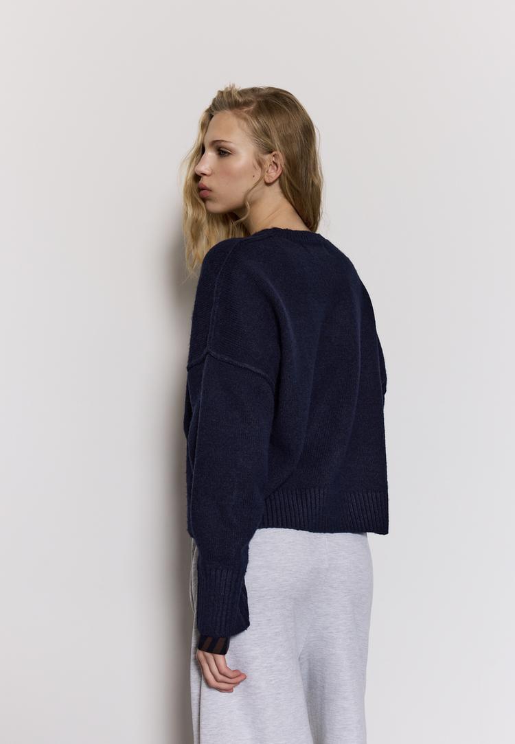 strickpullover-mit-rundausschnitt