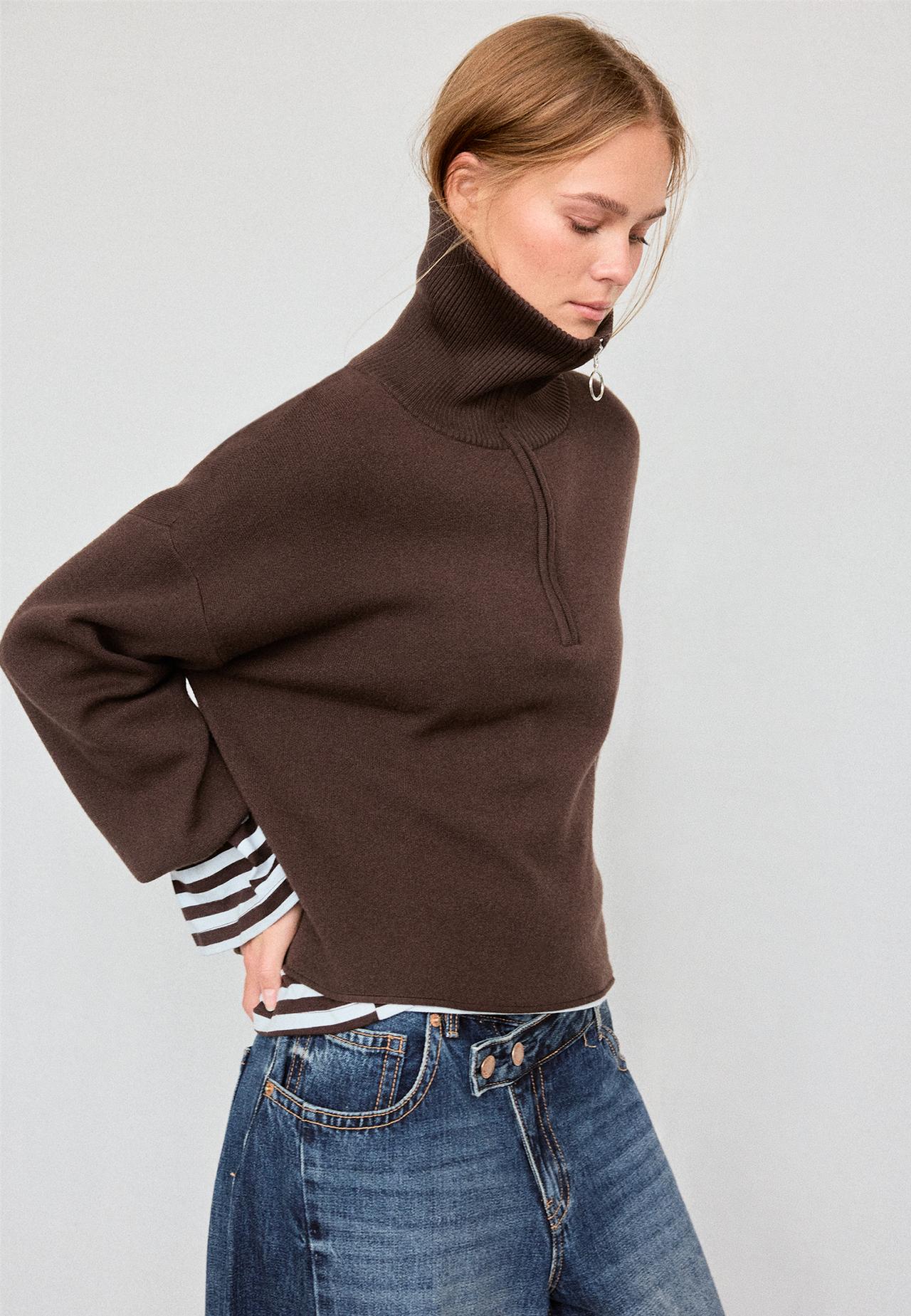 Zip-up knit sweater — Brown
