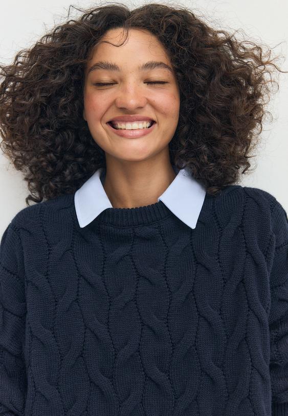 twofabric knit sweater with detachable collar