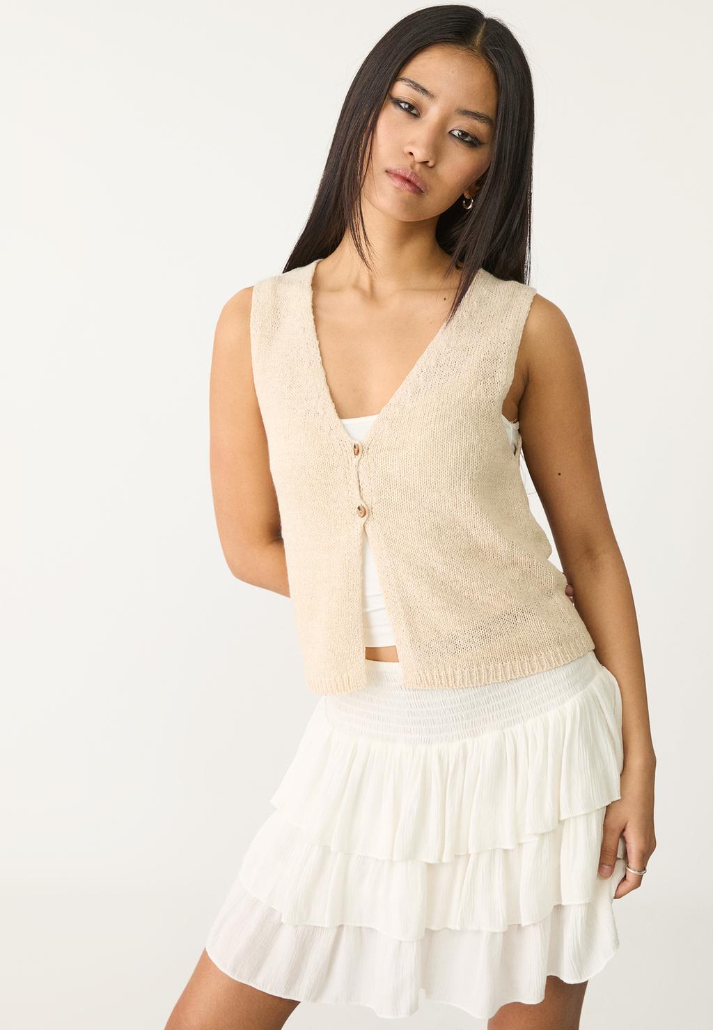 Buttoned knit vest