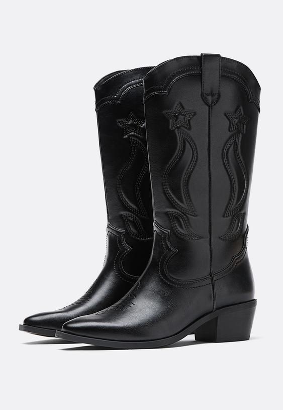 heeled cowboy boots