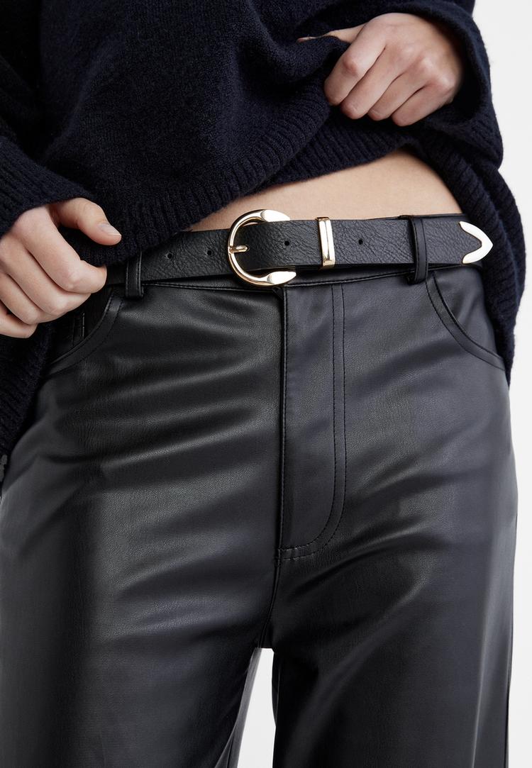 belt with round buckle