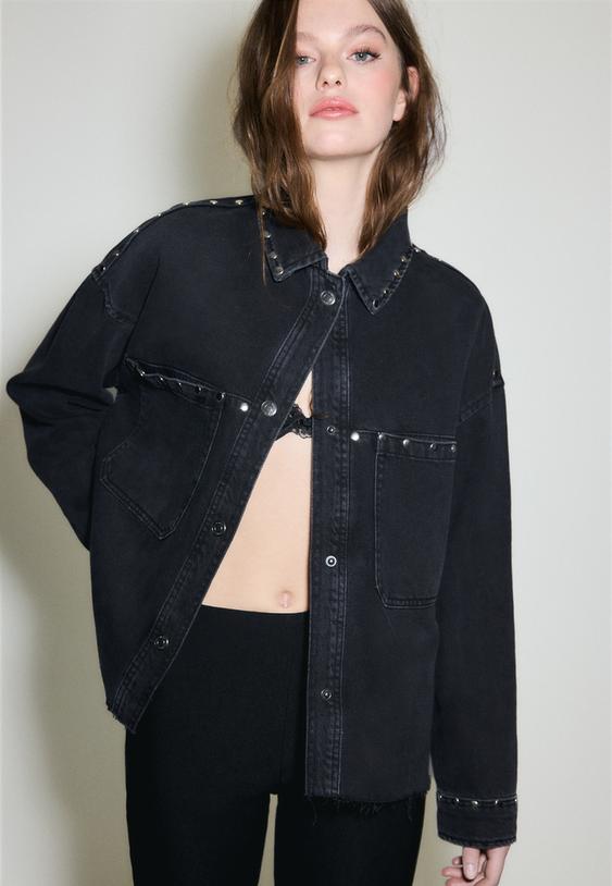 sobrecamisa corta denim tachas