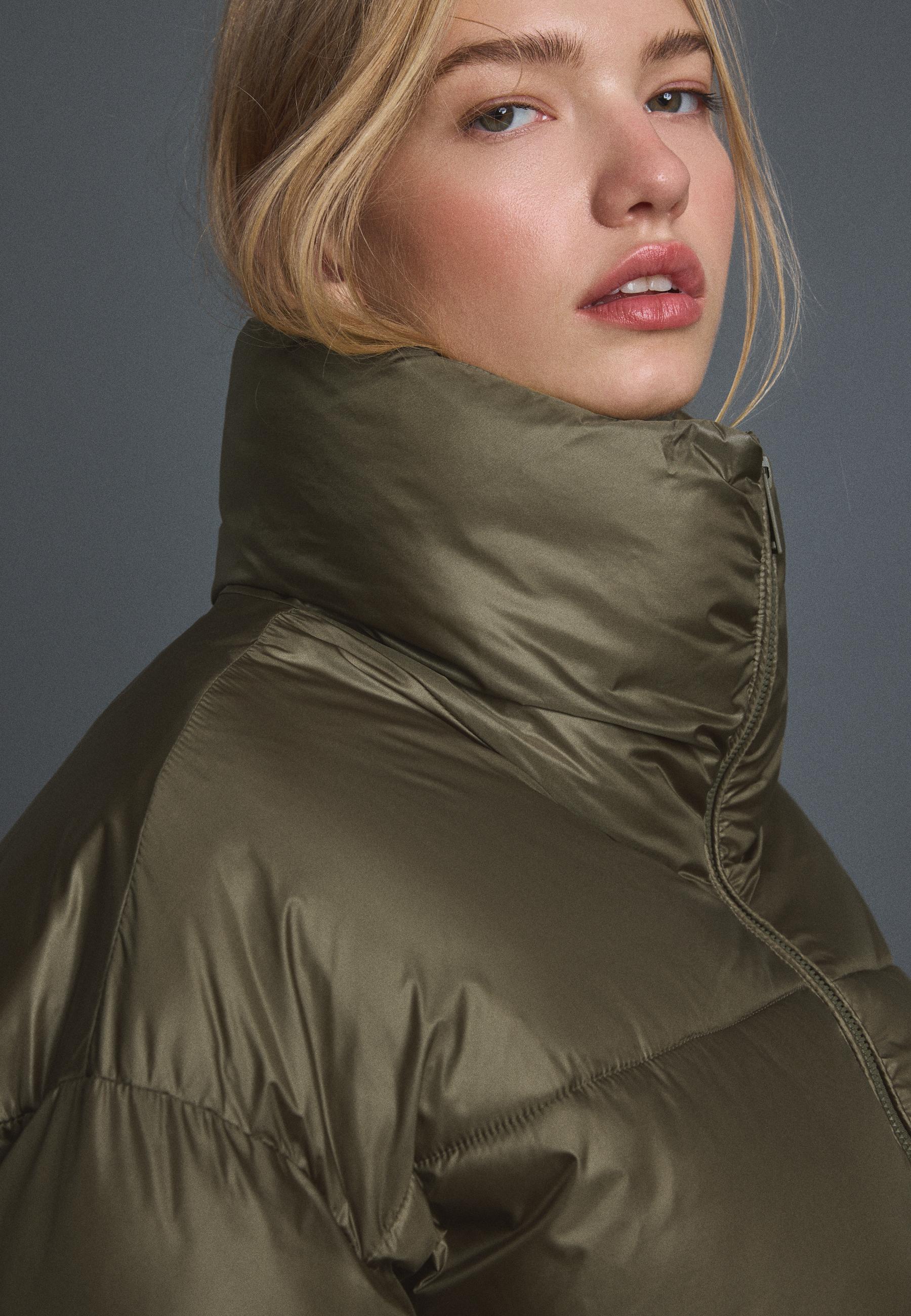 Stradivarius Parlak dik yaka crop şişme ceket görsel 8