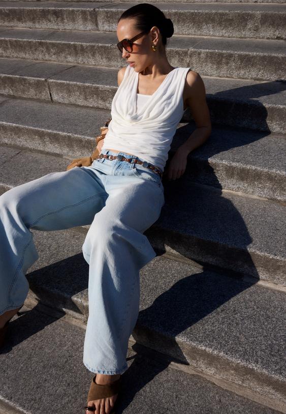 Топ С Драпирано Деколте И Двупластов Ефект