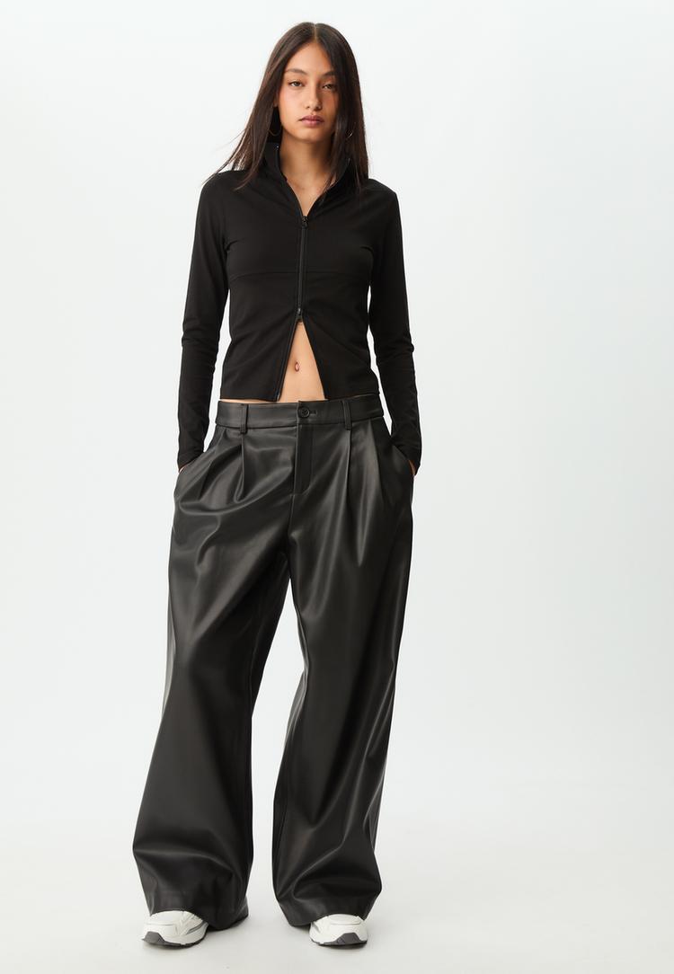 pantaloni a pinocchia effetto pelle