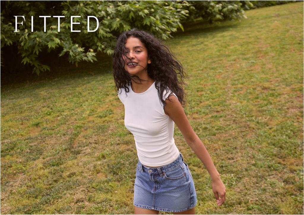 Figurbetontes Basic-Shirt mit Raffung