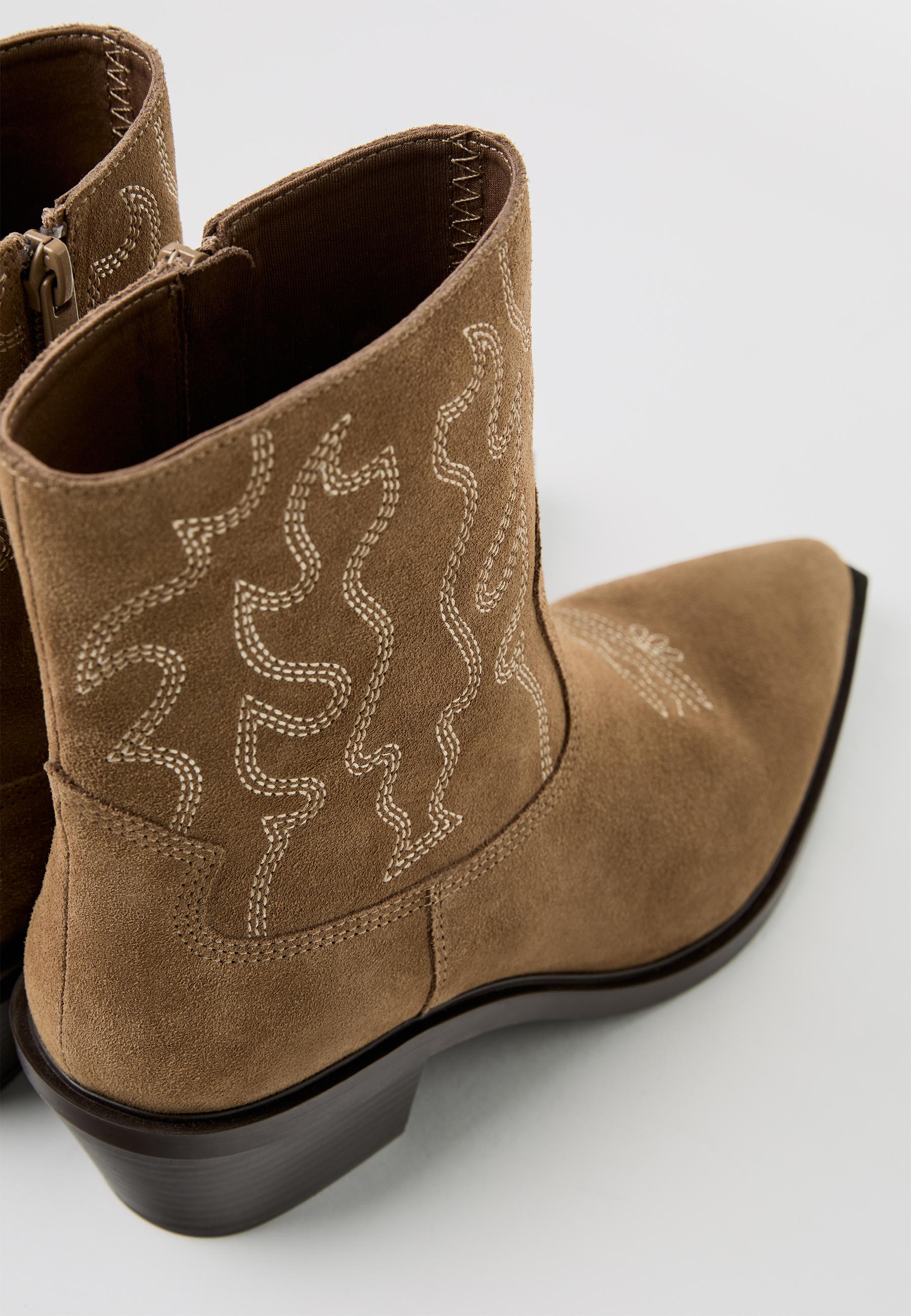 Cowboy heeled leather ankle boots — BEIGE