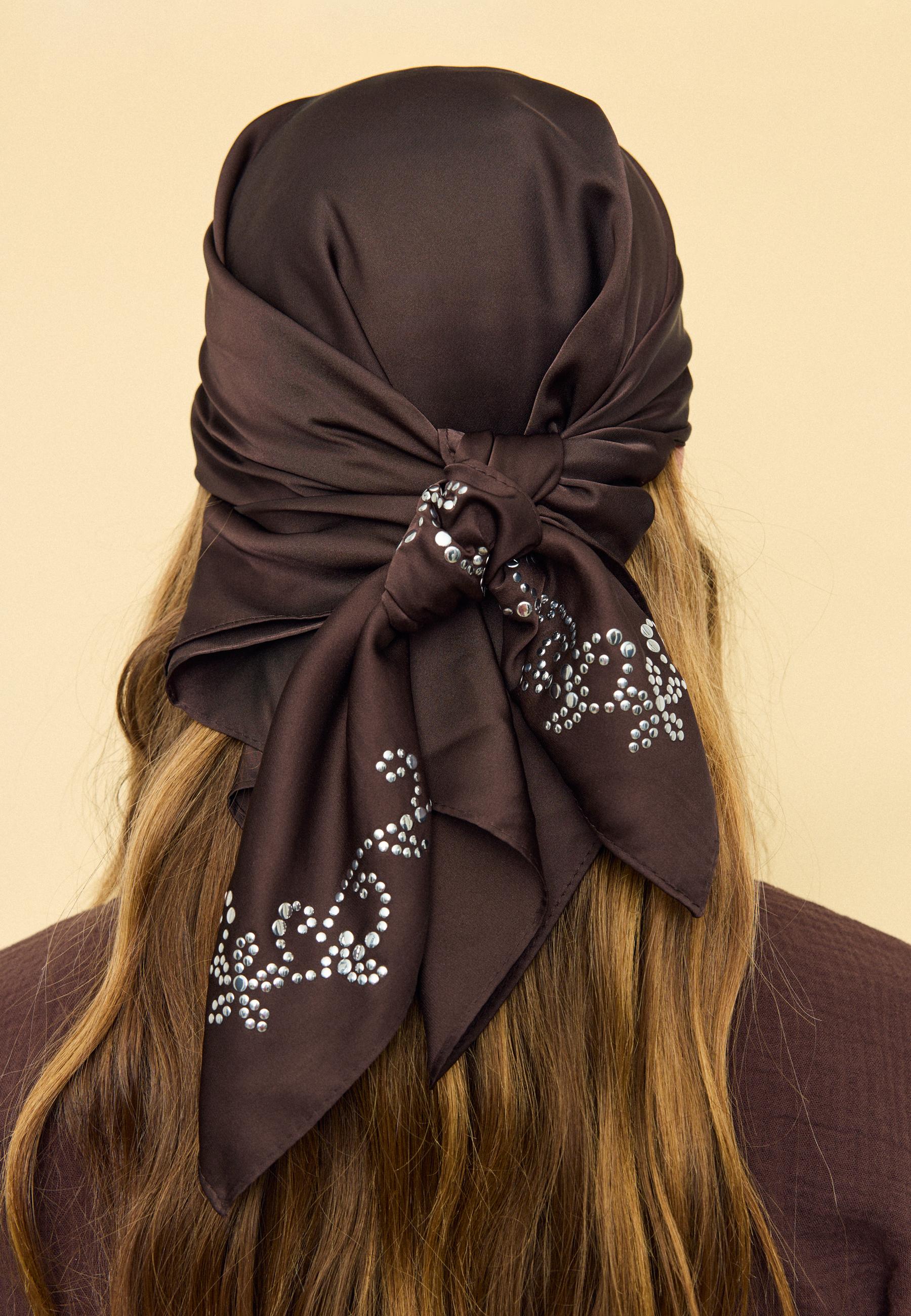 Scarf with bit detail — Brown