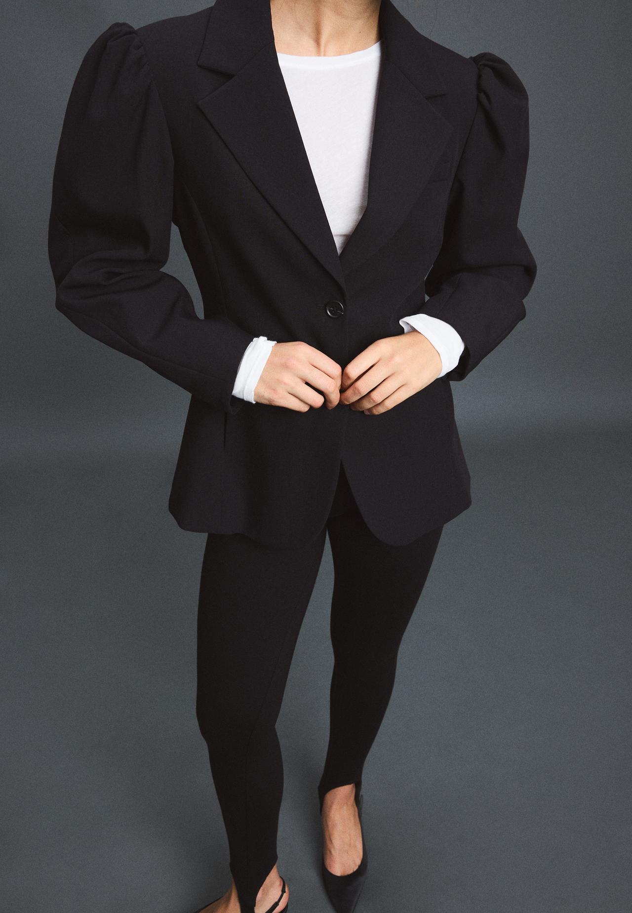 Voluminous sleeve blazer — Black