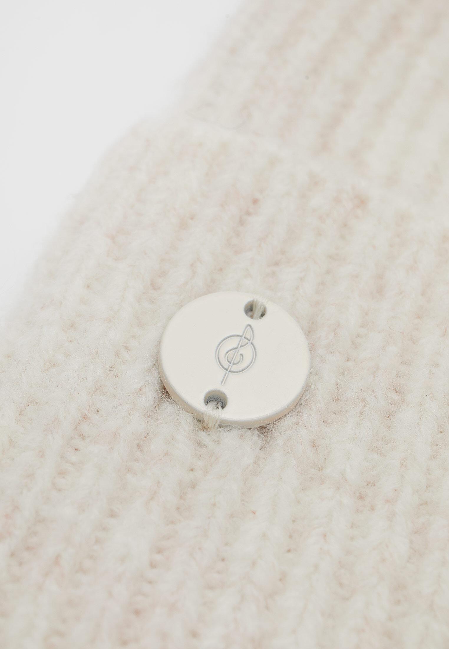 Basic beanie with plaque detail — Ecru