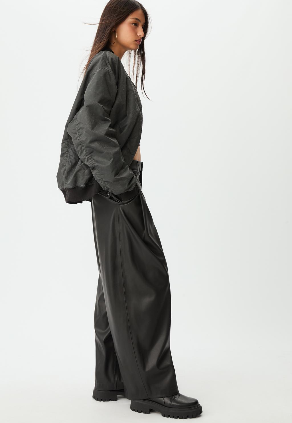 Wide Leg Hose in Lederoptik