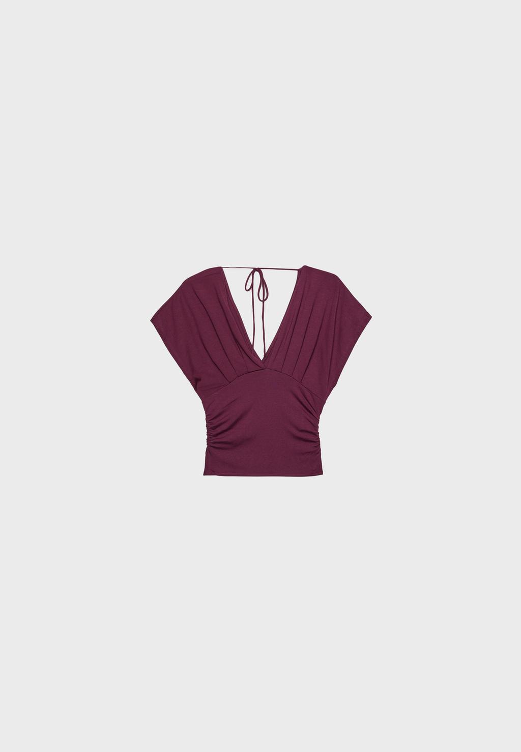Camiseta frunce escote pico