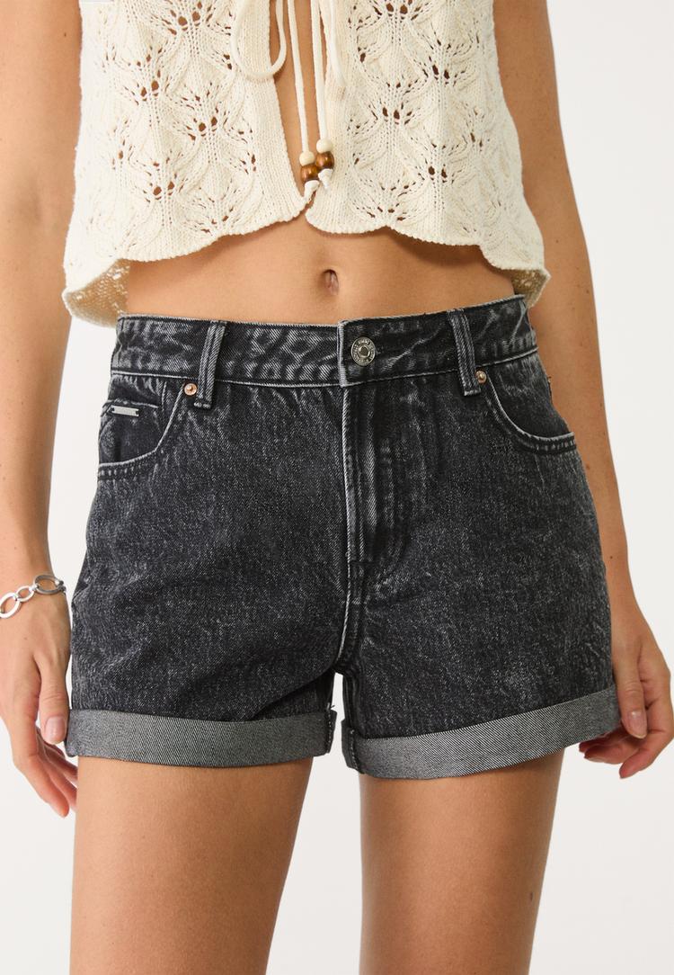d83 short mom fit