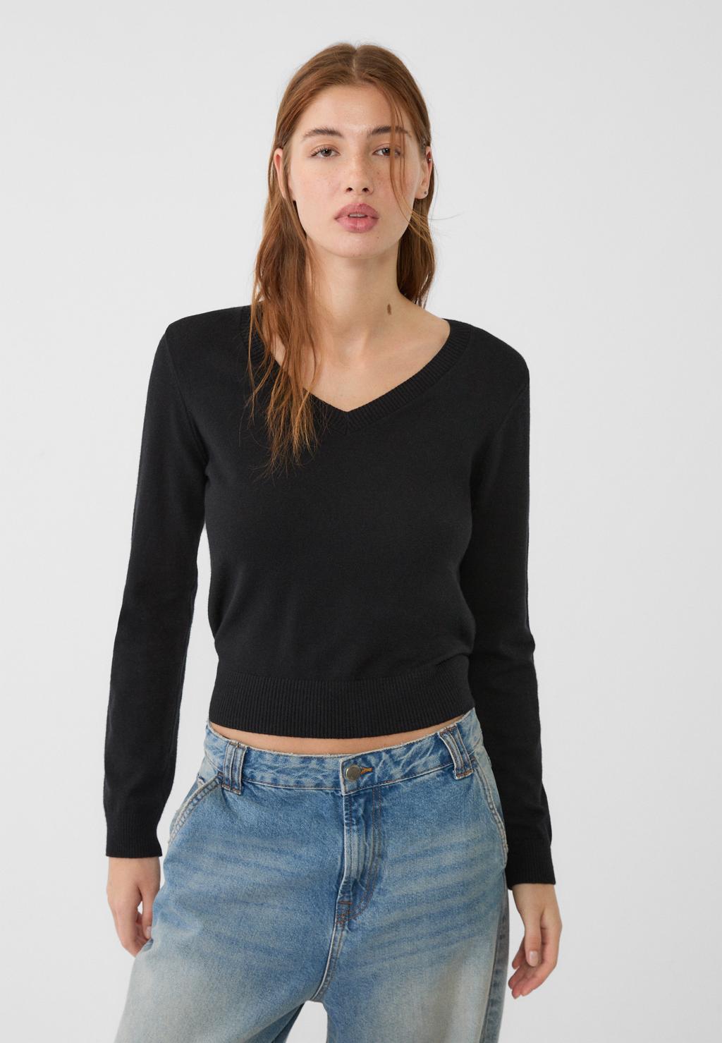 Basic knit V-neck sweater