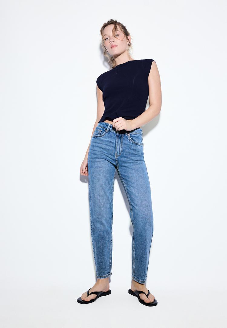 D10 Mom-Fit Slim-Fit Jeans MITTELBLAUER WASHED-LOOK IM HELLEN JEANSBLAU 38