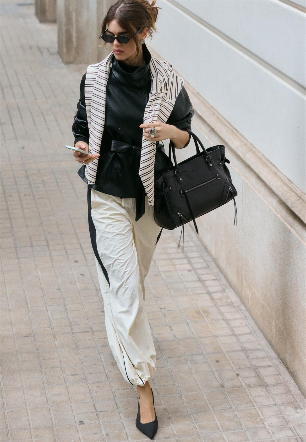 Large city bag with zip pulls — Black