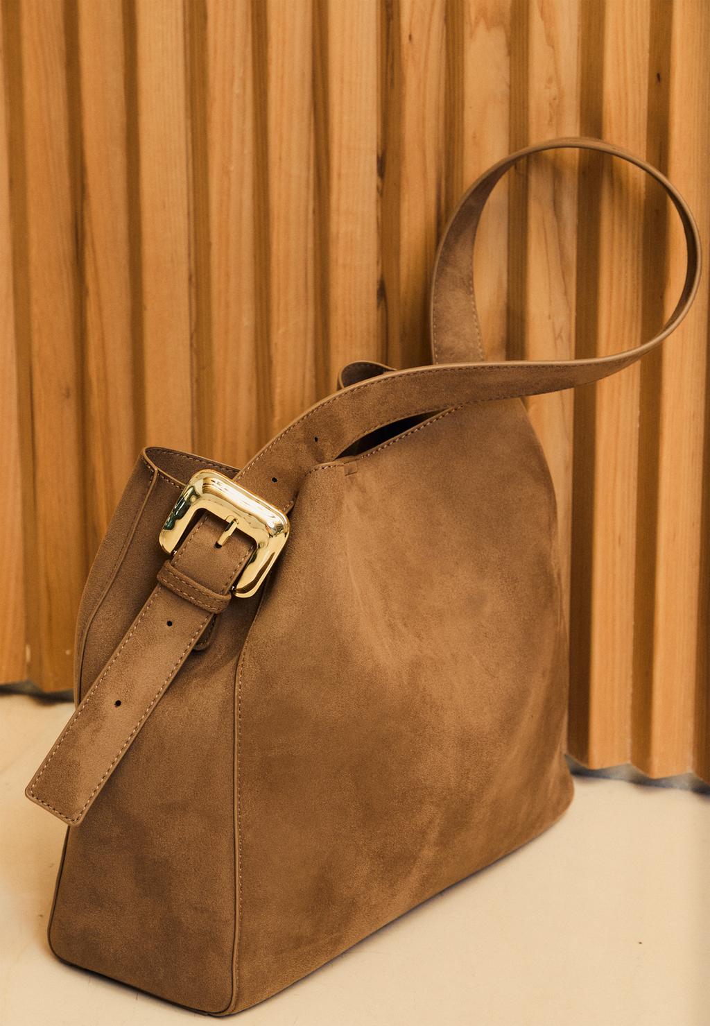 Shoulder bag with buckle