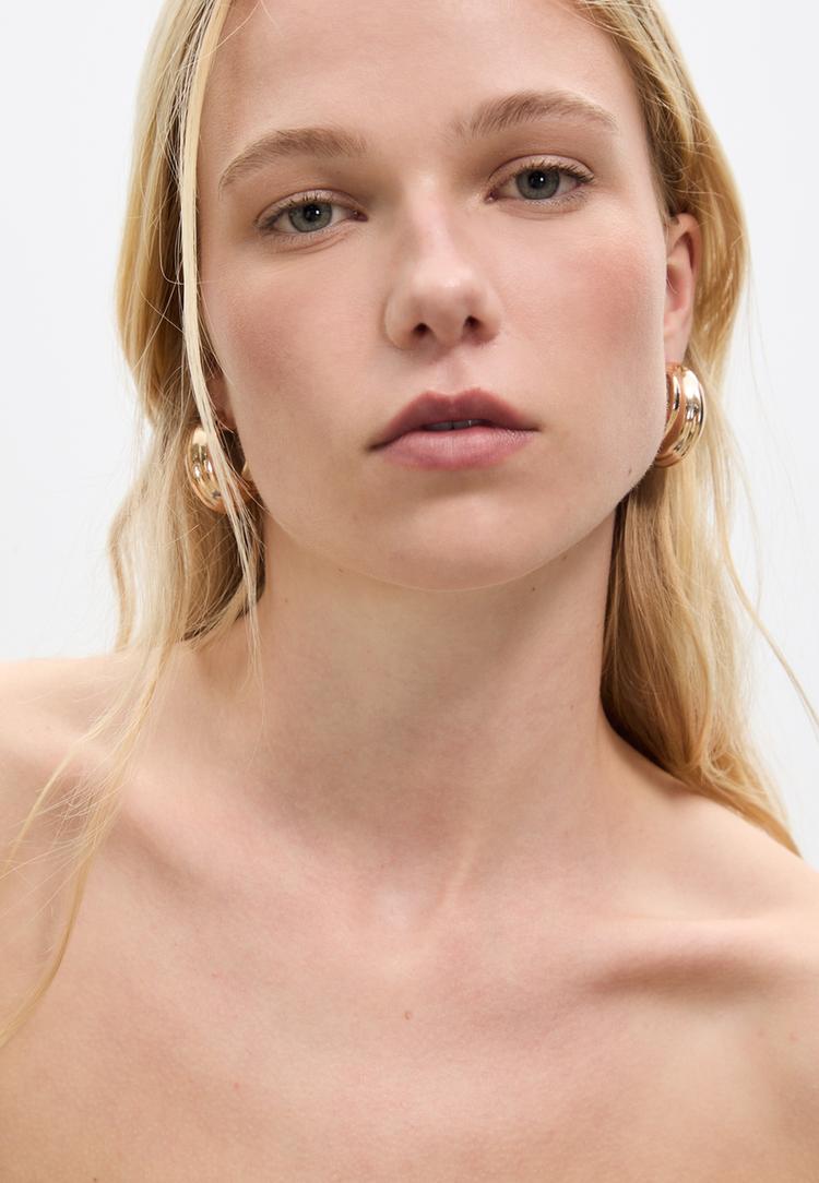 set of 2 of contrast hoop earrings
