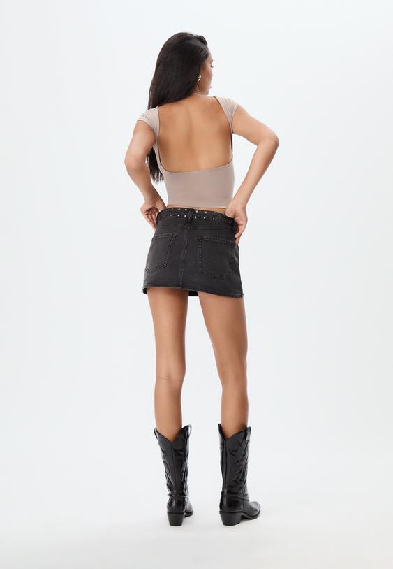 camiseta espalda descubierta