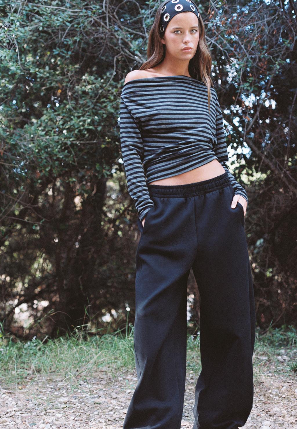 Camiseta cuello asimétrico