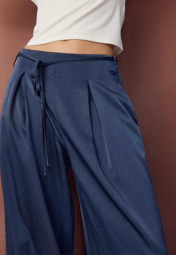 pantalon fluido efecto arrugado lazo