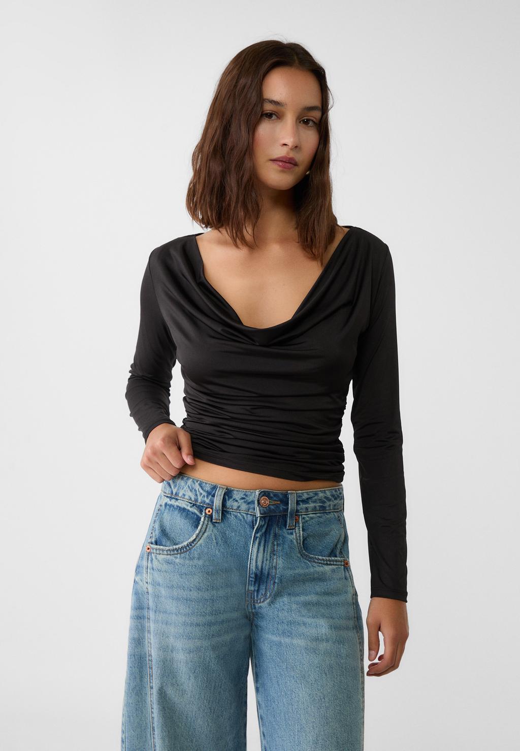 Flowing neckline T-shirt