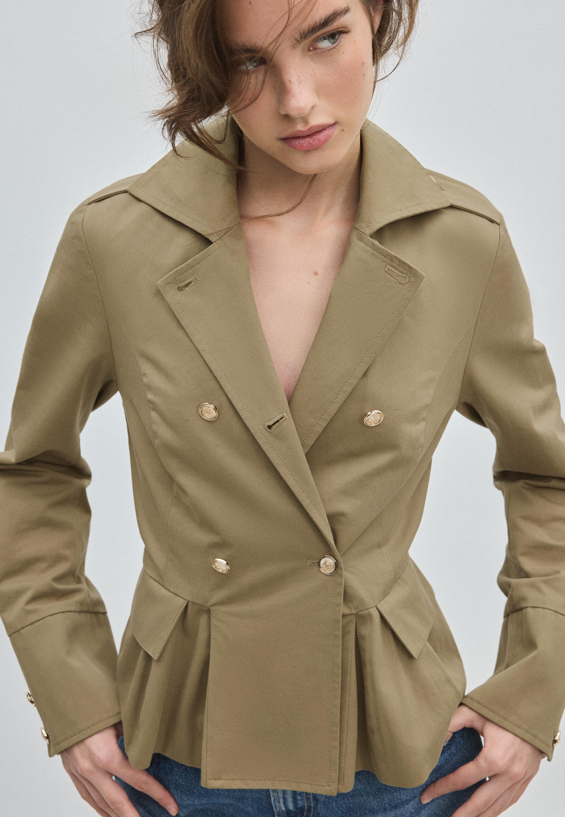 Fitted button-up blazer — Beige