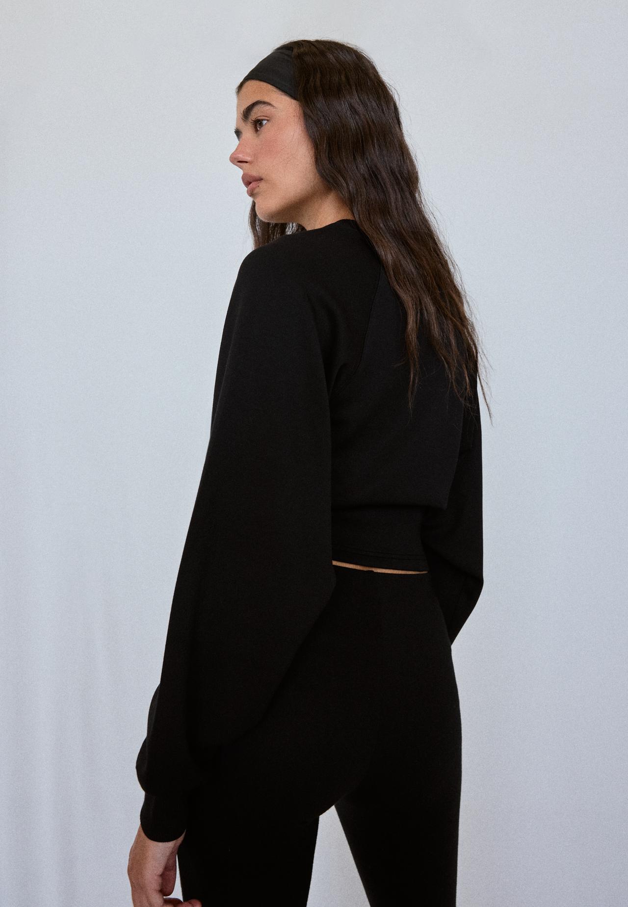 Soft-touch sweatshirt with fitted waist — Black