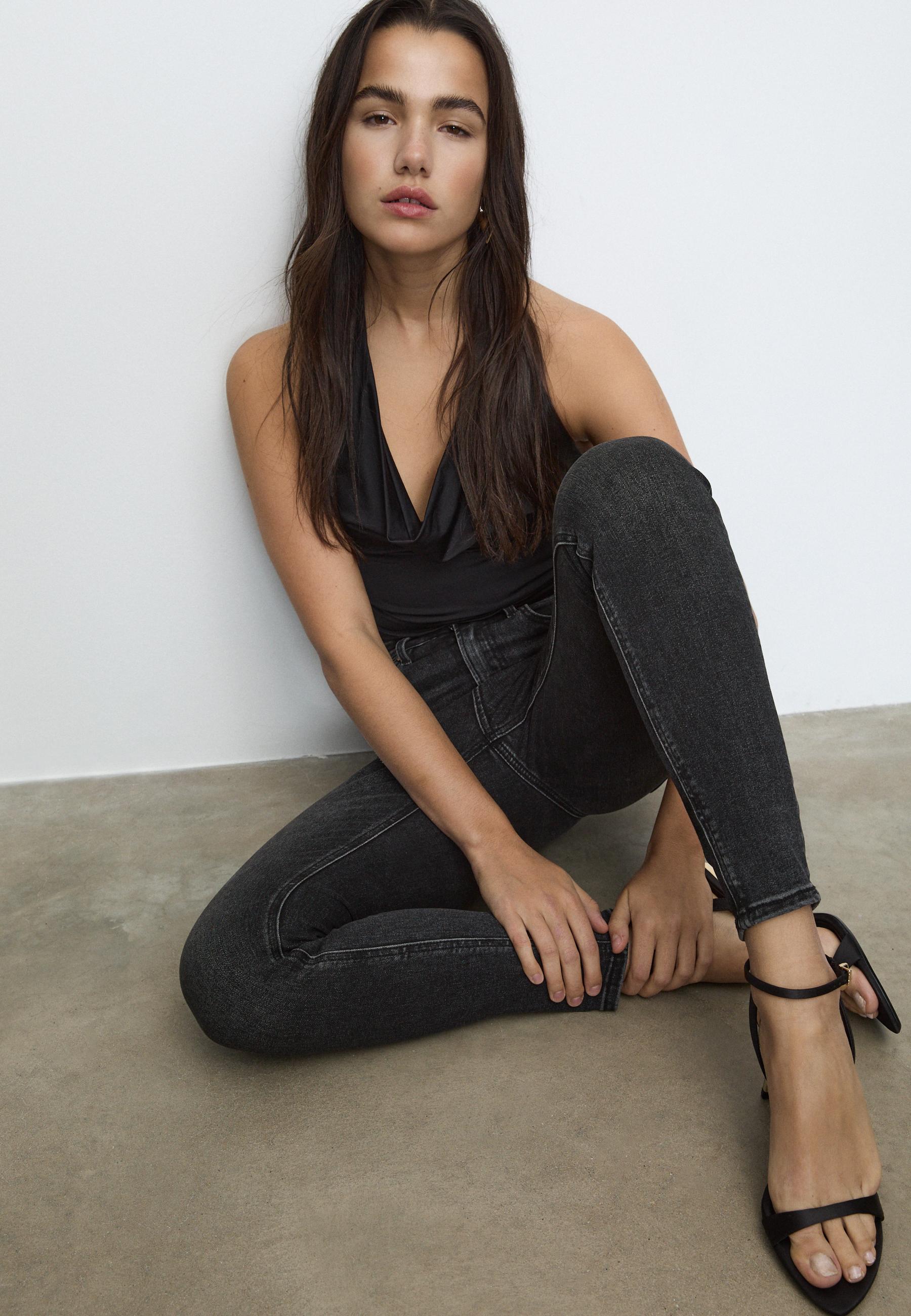 D09 Super high-waist skinny jeans — BLACK DENIM WASH