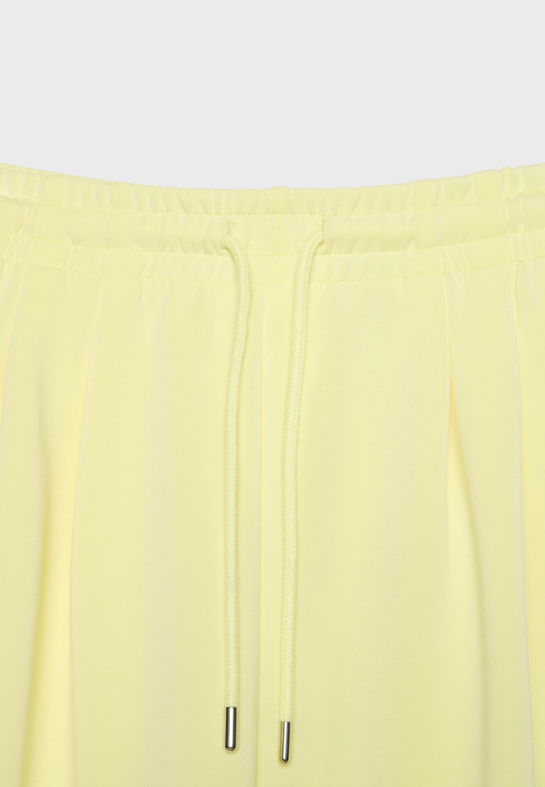 Soft-touch shorts with darts — Pastel yellow