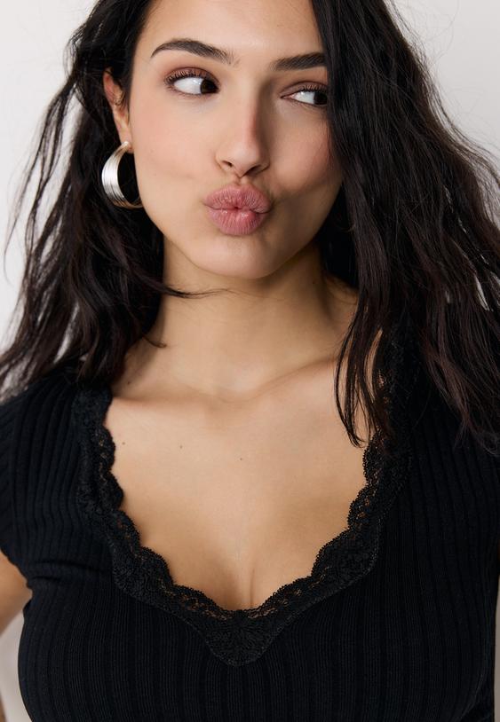 t shirt manches courtes col en v dentelle