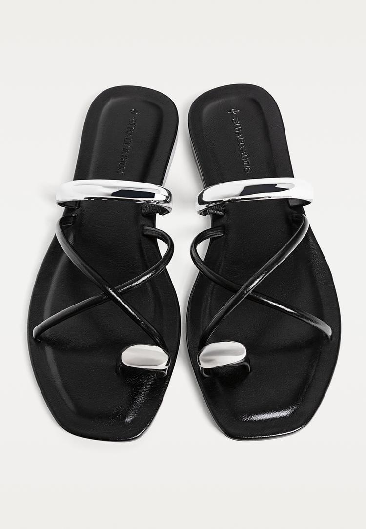 sandalias planas detalle metalico