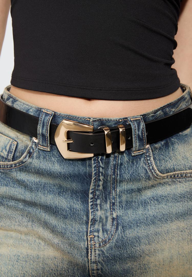 belt with triangular buckle