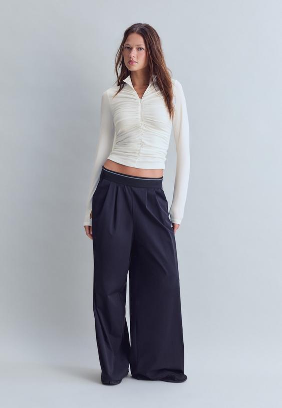 Stradivarius Fitted Gathered Top With Zip Ecru M